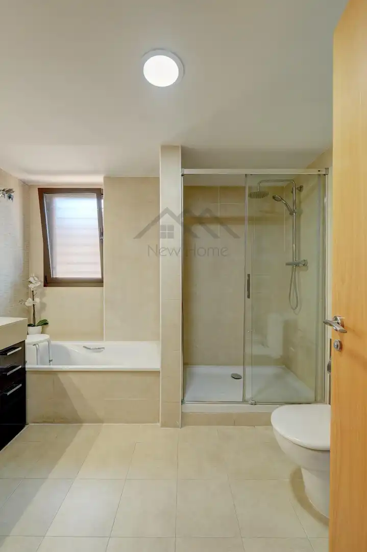 Bathroom of Detached homes for sale in Bétera  with Air Conditioner, Private garden and Parquet flooring