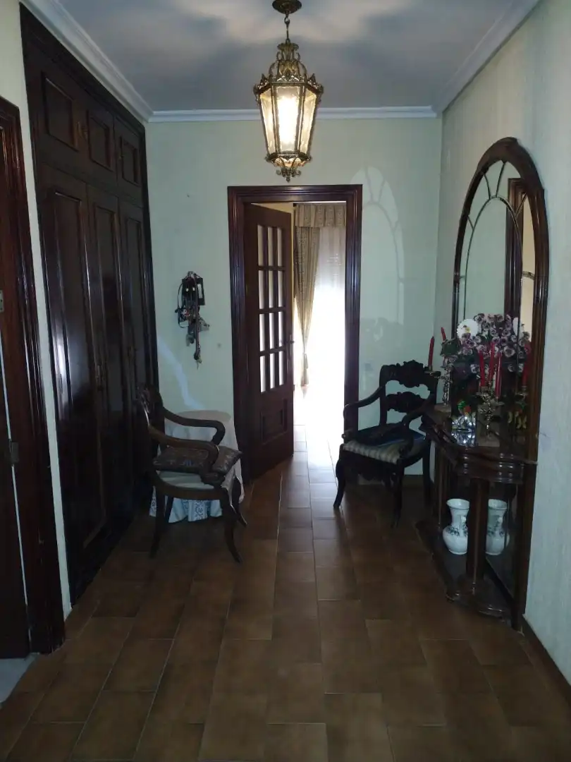 SE VENDE magnifico piso con 4 dormitorios y 2 baños en pleno centro OPORTUNIDAD, image 4