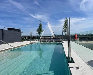 Piscina de Planta baixa en venda en  Madrid Capital amb Aire condicionat, Calefacció i Jardí privat