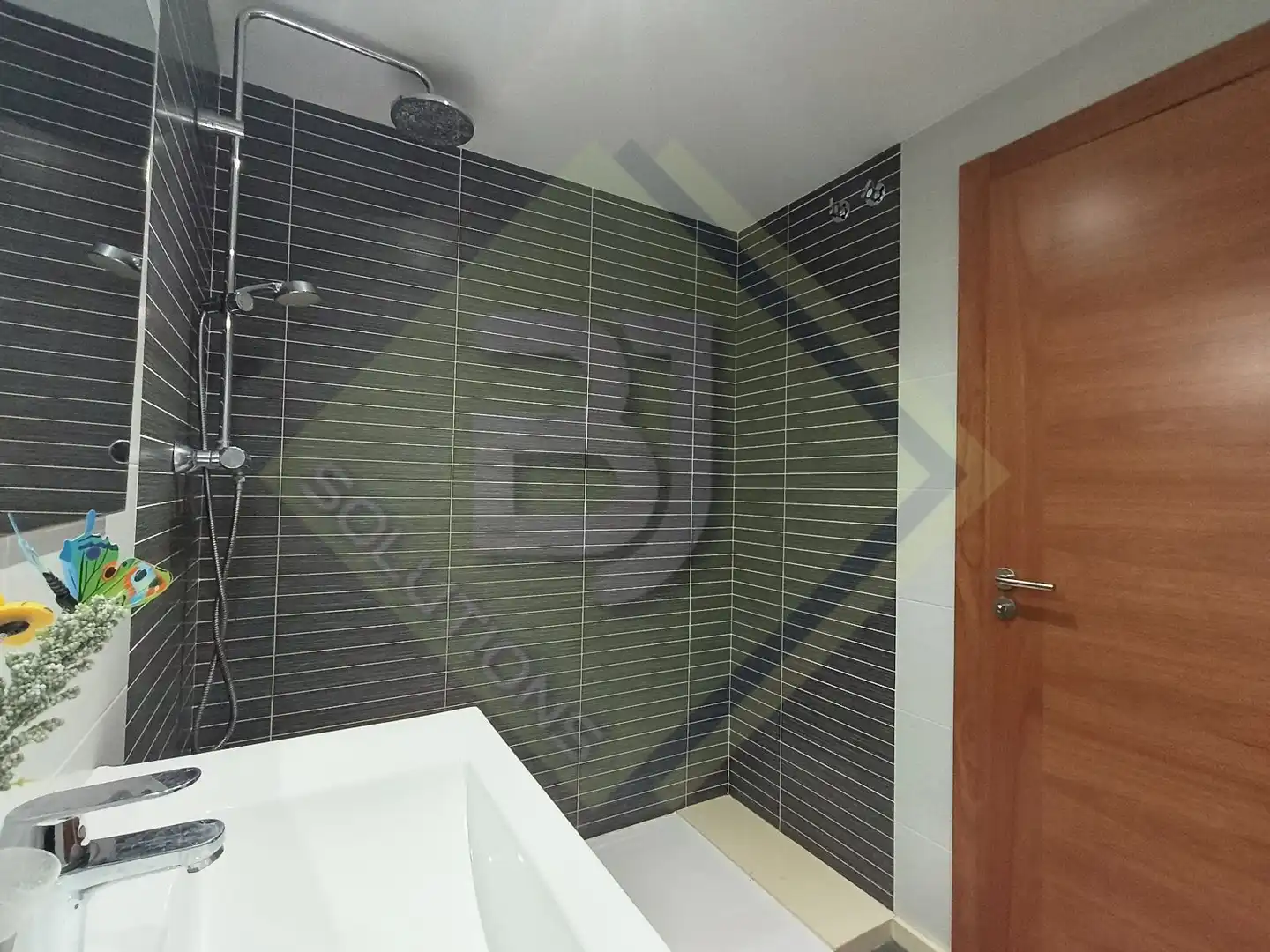 Baño de Piso de alquiler en Mataró con Aire acondicionado, Calefacción y Terraza