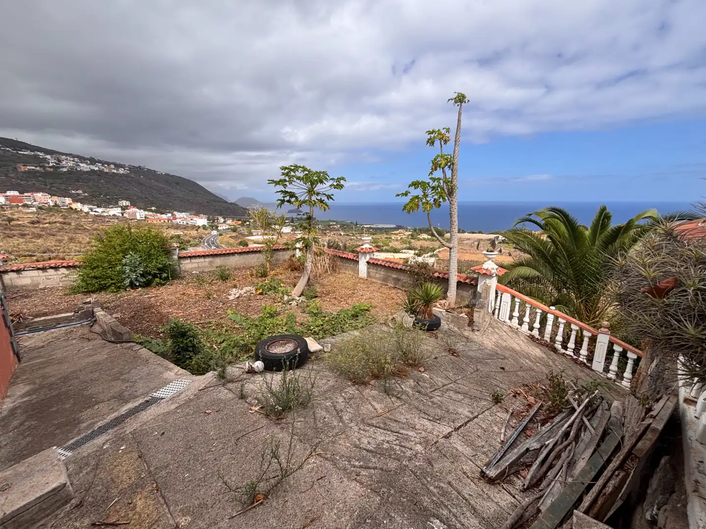 Vista exterior de Casa o xalet en venda en Icod de los Vinos amb Jardí privat, Terrassa i Traster