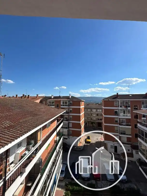 Vista exterior de Piso en venta en Medina de Pomar con Calefacción