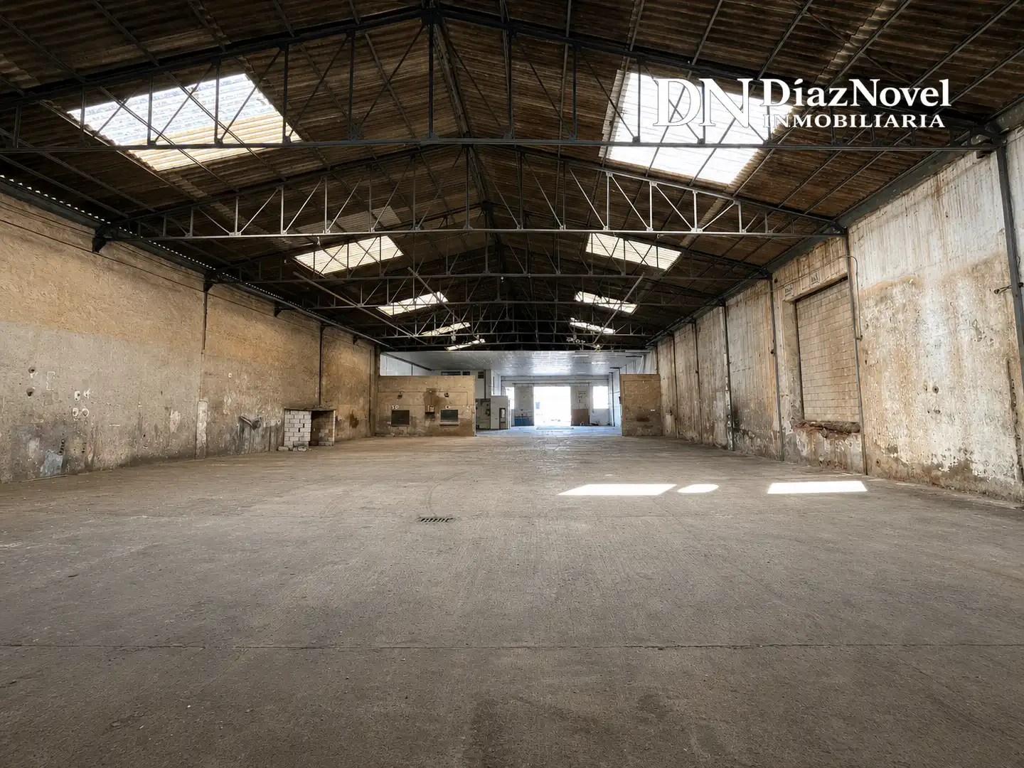 Nave industrial de alquiler en Málaga con Alarma