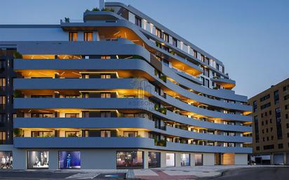 Vista exterior de Apartament en venda en León Capital  amb Calefacció, Terrassa i Traster