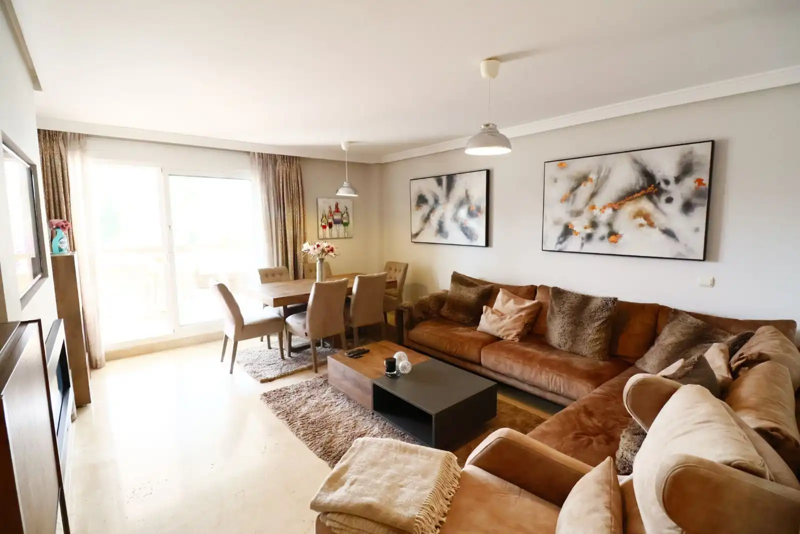 Sala d'estar de Apartament en venda en Estepona amb Aire condicionat, Terrassa i Traster