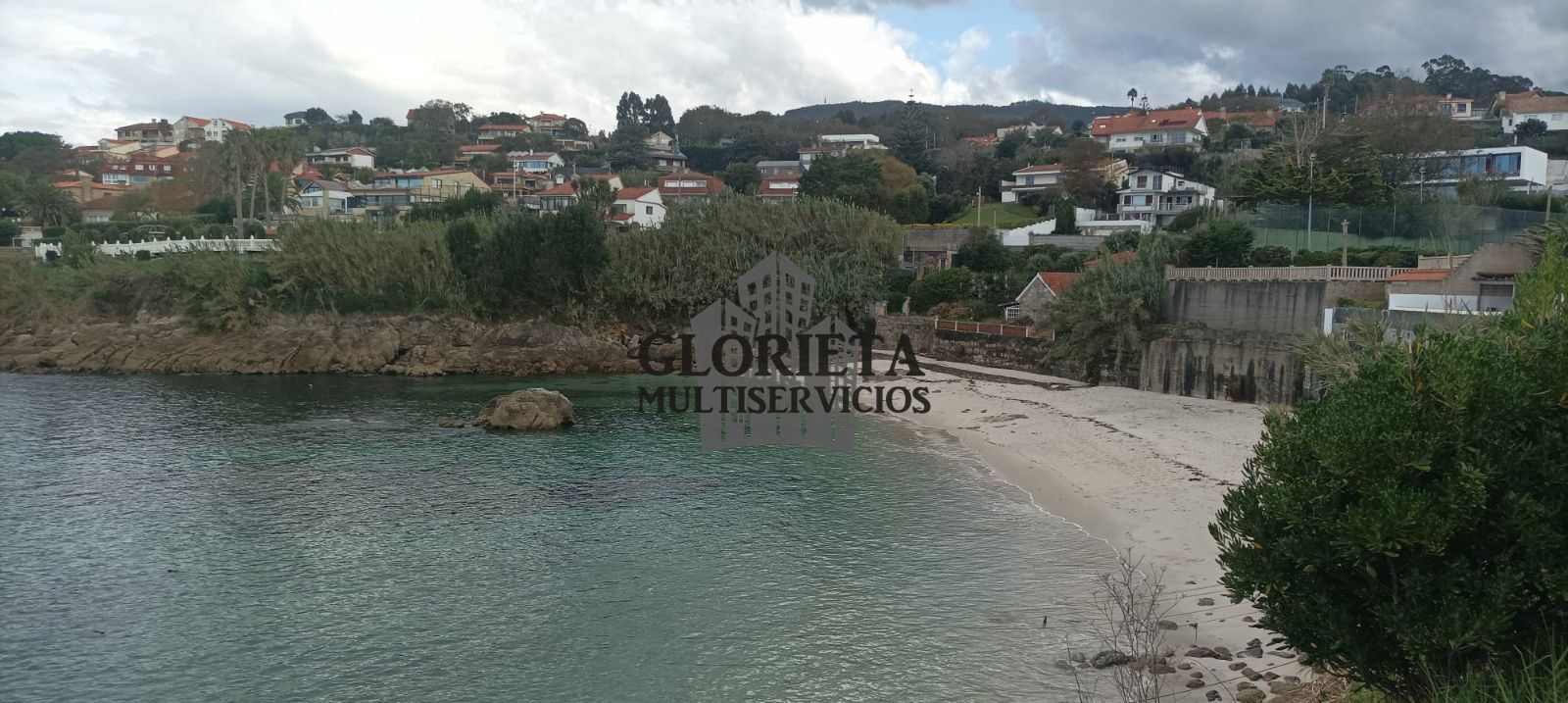 Vista exterior de Casa o xalet en venda en Vigo  amb Terrassa, Piscina i Balcó