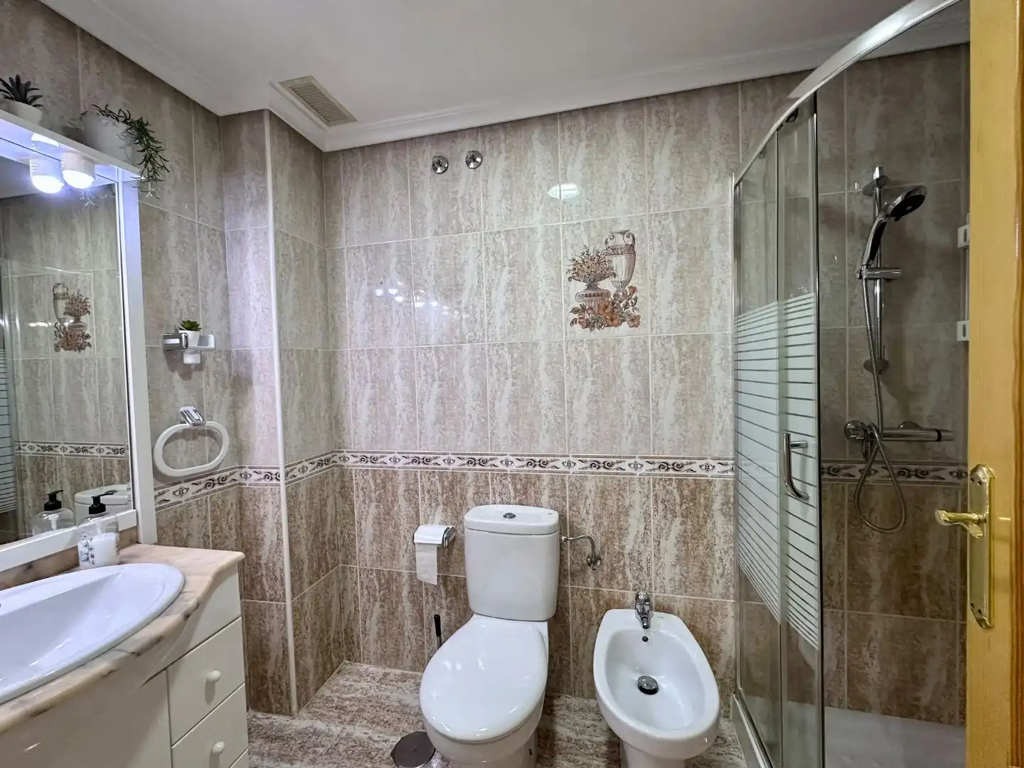 Bathroom of Flat for sale in Torrevieja  with Air Conditioner and Balcony