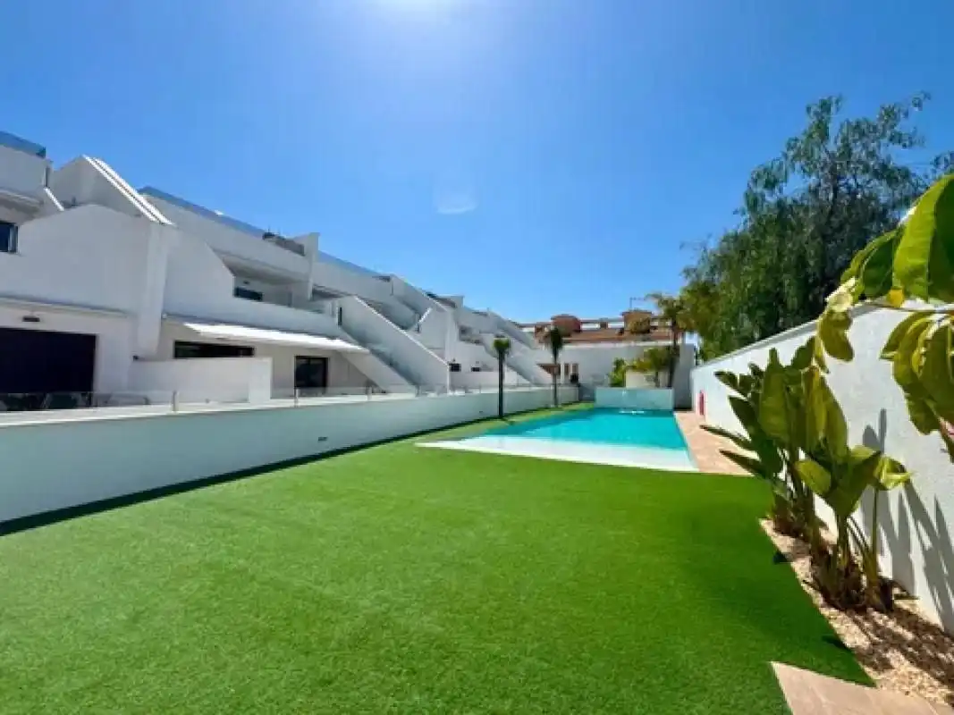 Apartament amb piscina en venda a Pilar de la Horadada ciudad