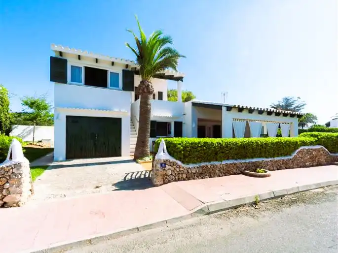 Vista exterior de Casa o xalet en venda en Sant Lluís amb Jardí privat, Terrassa i Piscina