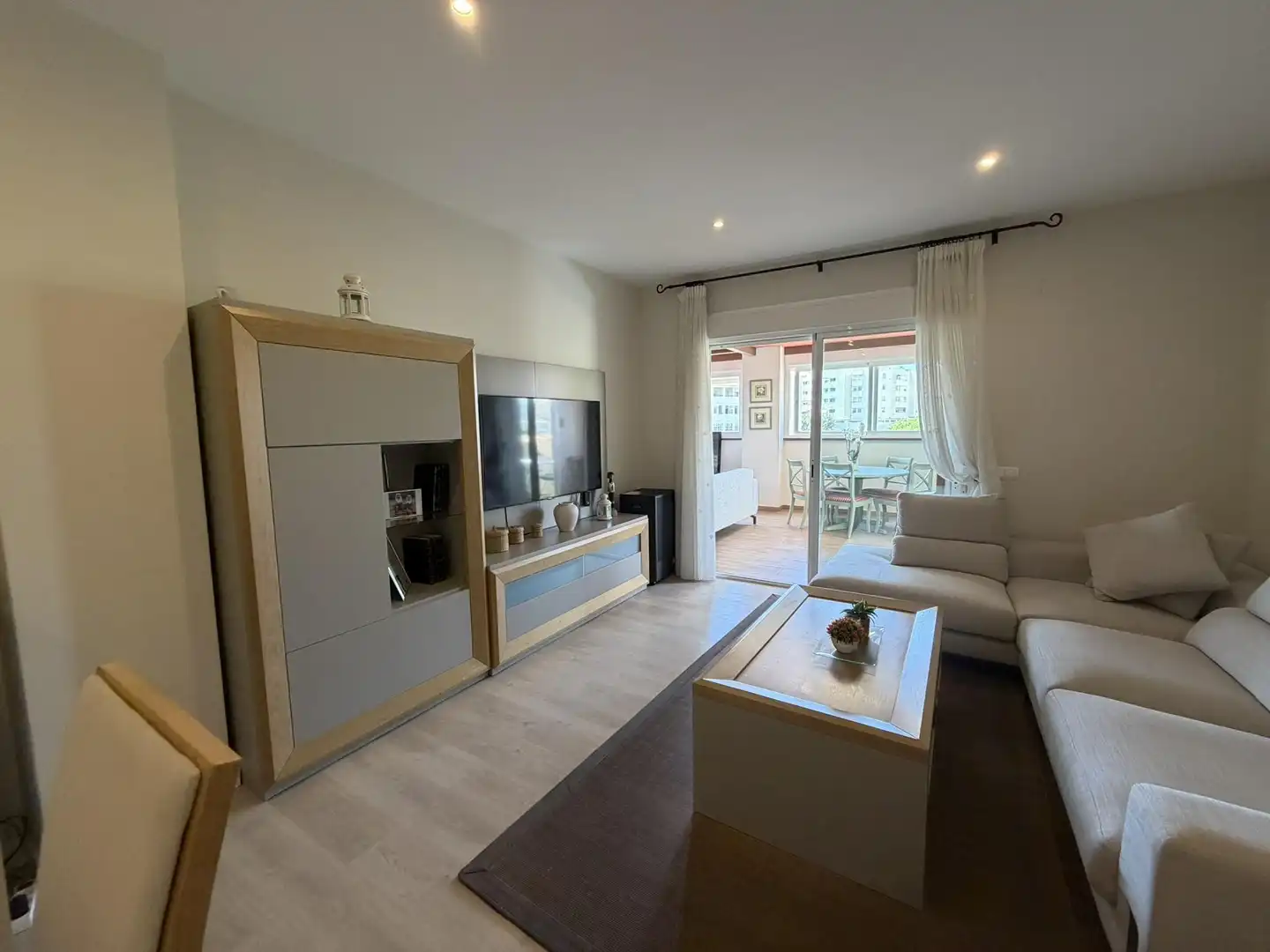Sala de estar de Ático en venta en Benalmádena con Aire acondicionado, Calefacción y Jardín privado