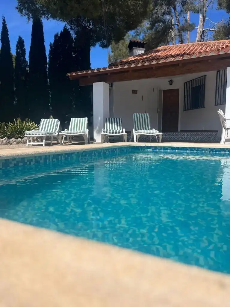 Piscina de Casa o xalet de lloguer en Paterna amb Aire condicionat, Jardí privat i Terrassa