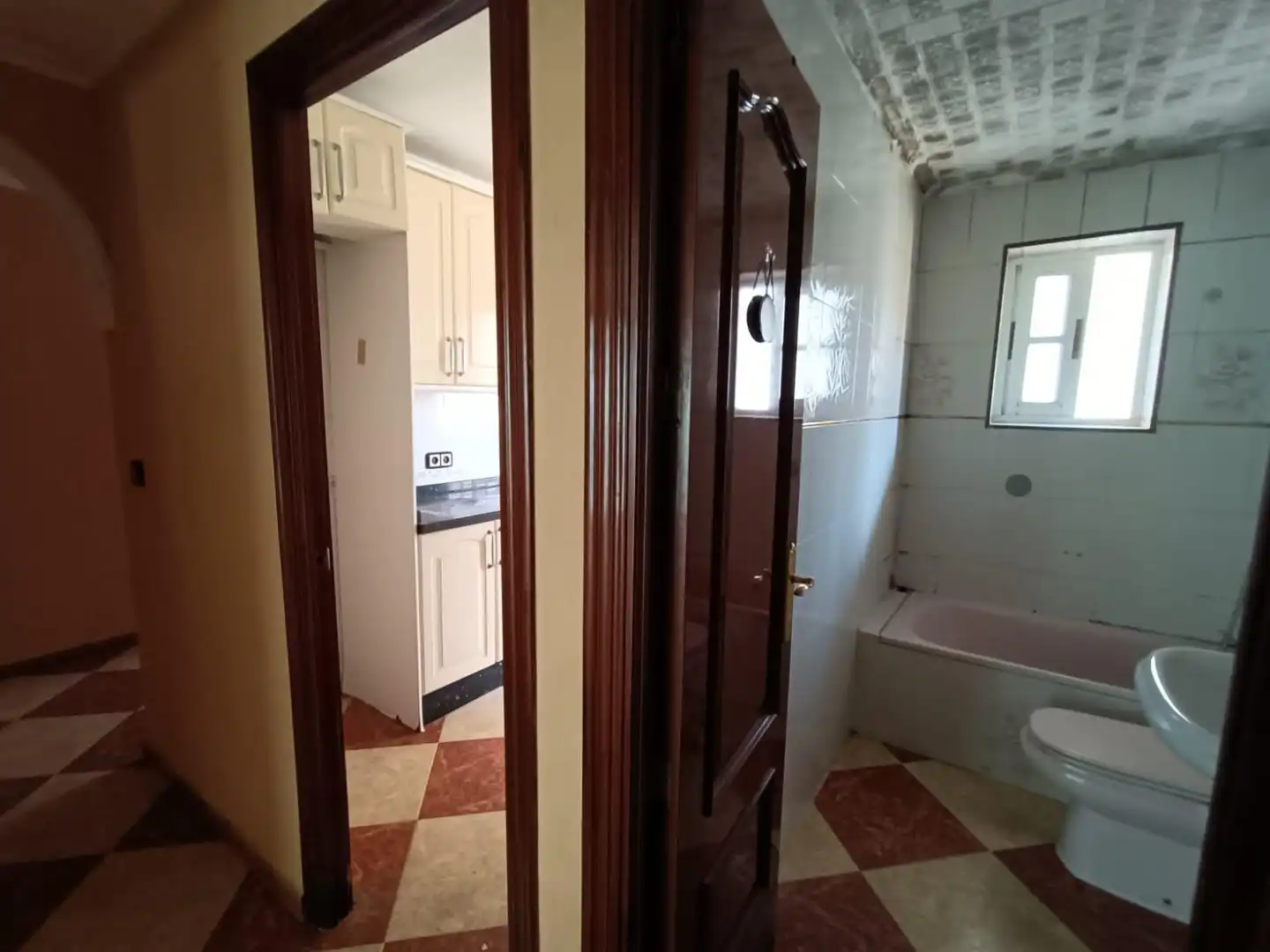 Baño de Piso en venta en Sevilla con Balcón
