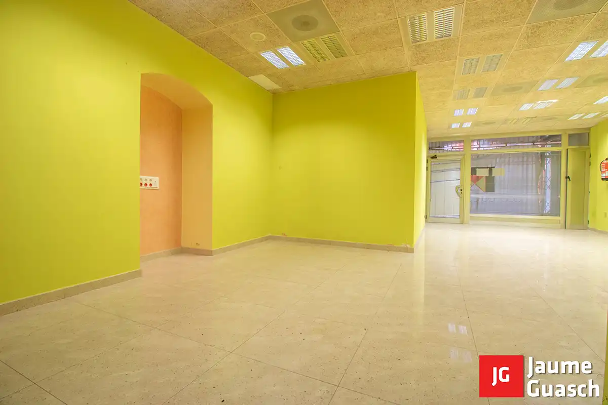 Local comercial en alquiler en Plaça de la Vila 5