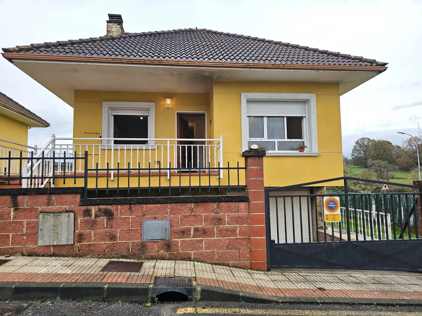 Exterior view of Houses for rent in Nava  with Heating