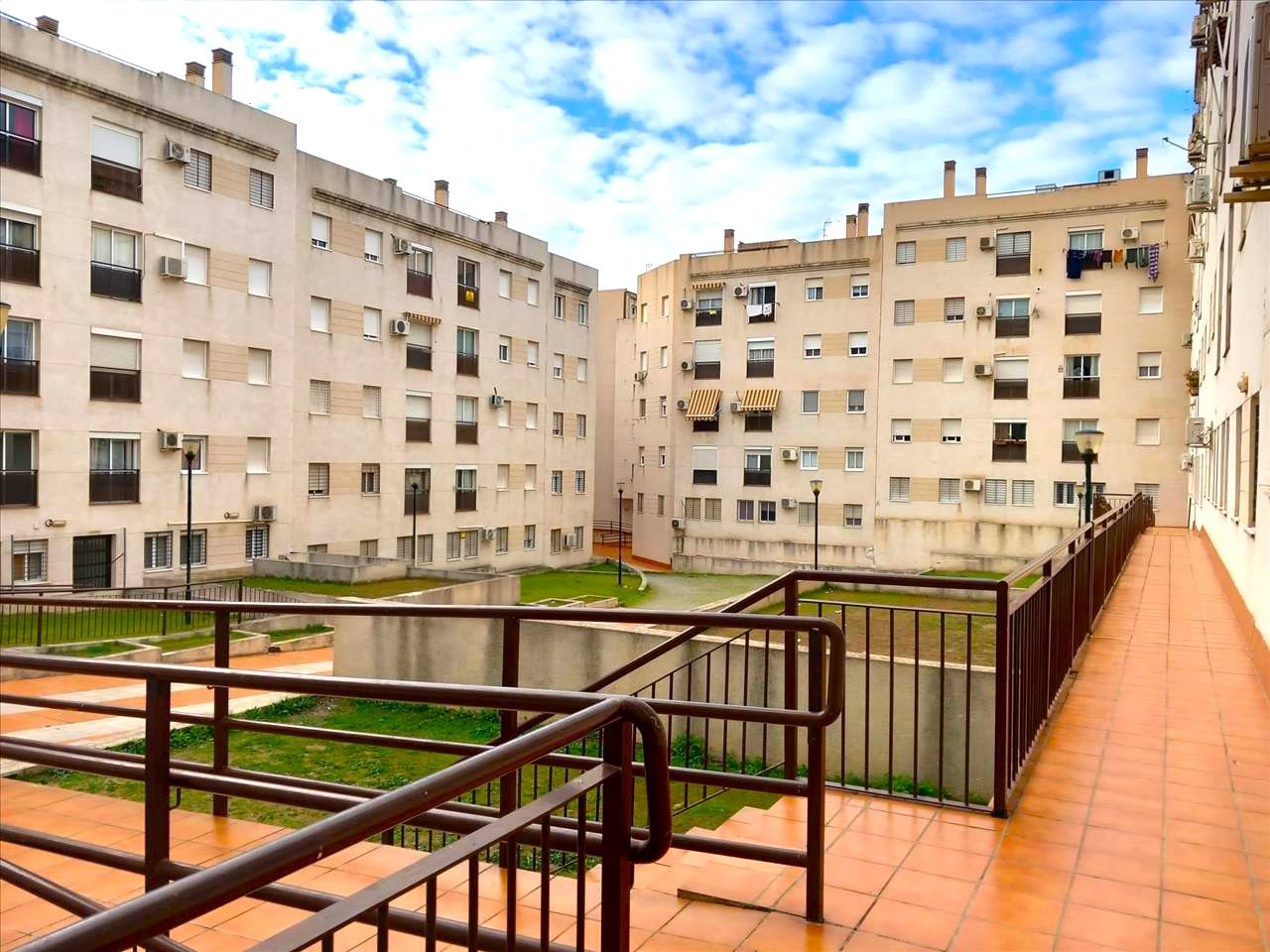 Vista exterior de Piso en venta en  Granada Capital con Trastero