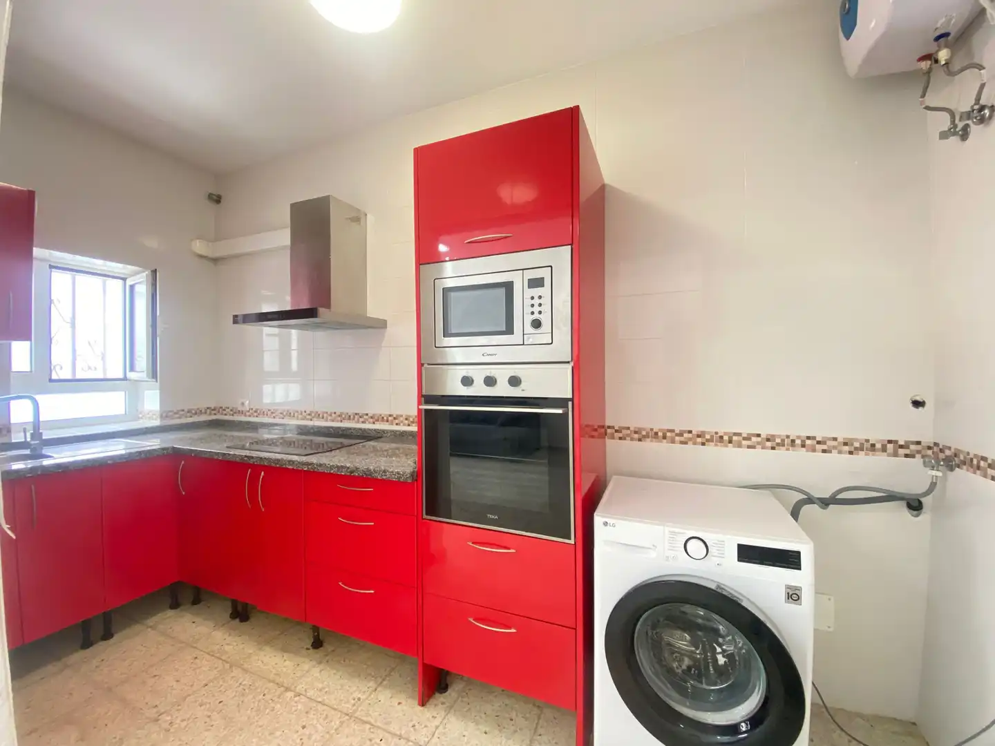Cocina de Piso en venta en Las Palmas de Gran Canaria con Horno y Microondas