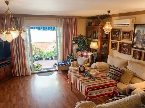 Sala d'estar de Casa adosada en venda en Málaga amb Aire condicionat, Terrassa i Traster