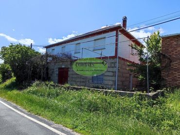 House with garden for sale in Maceda