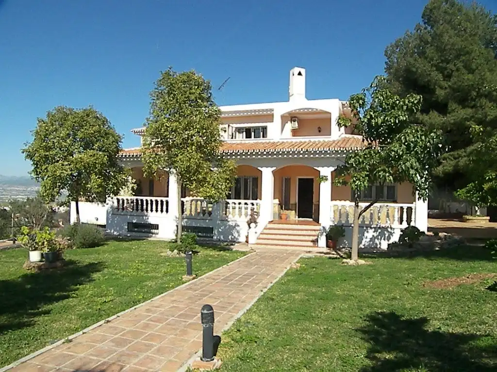 Vista exterior de Casa o chalet en venta en Alhaurín de la Torre con Aire acondicionado, Jardín privado y Terraza