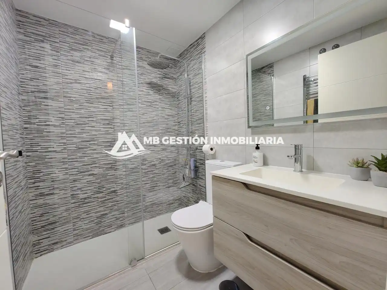 Badezimmer von Maisonette zum Verkauf in Fuenlabrada mit Klimaanlage, Heizung und Terrasse