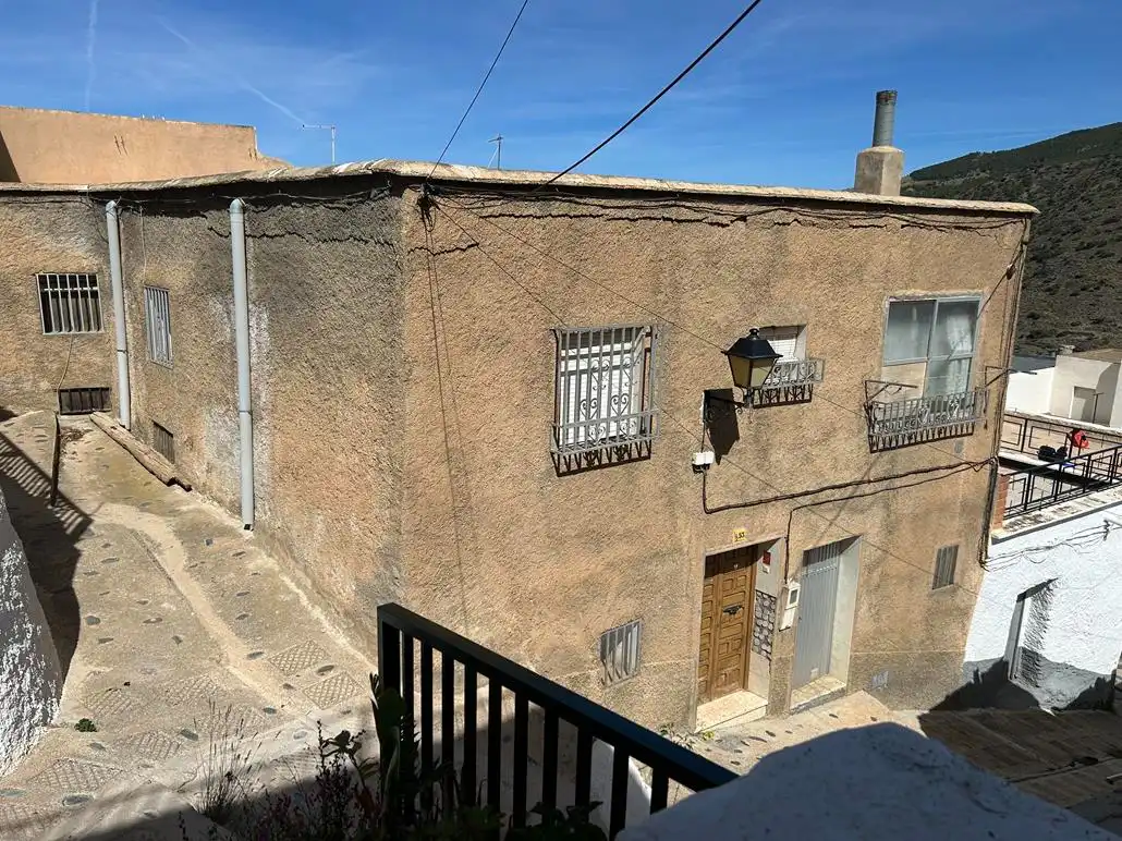 Vista exterior de Casa adosada en venda en Abrucena