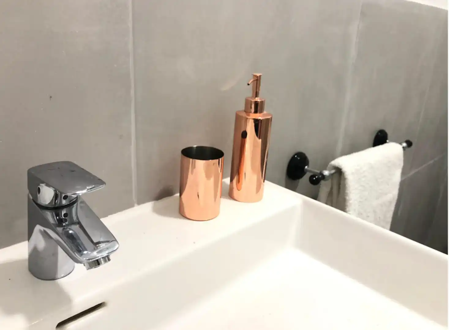 Baño de Piso para compartir en Casco Antiguo