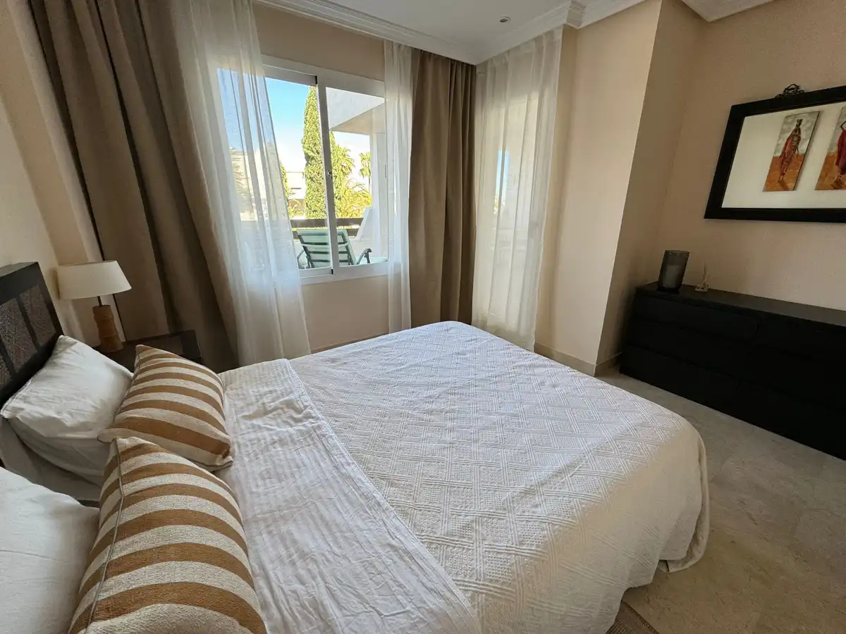 Apartamento con piscina en alquiler en Selwo, imagen 13