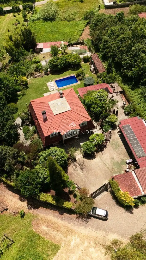 Vista exterior de Casa o xalet en venda en Pontevedra Capital  amb Terrassa, Traster i Piscina