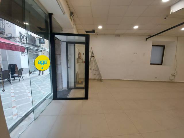 Local comercial en Alquiler en Maestra, 3 en San Felipe - El Almendral - La Merced
