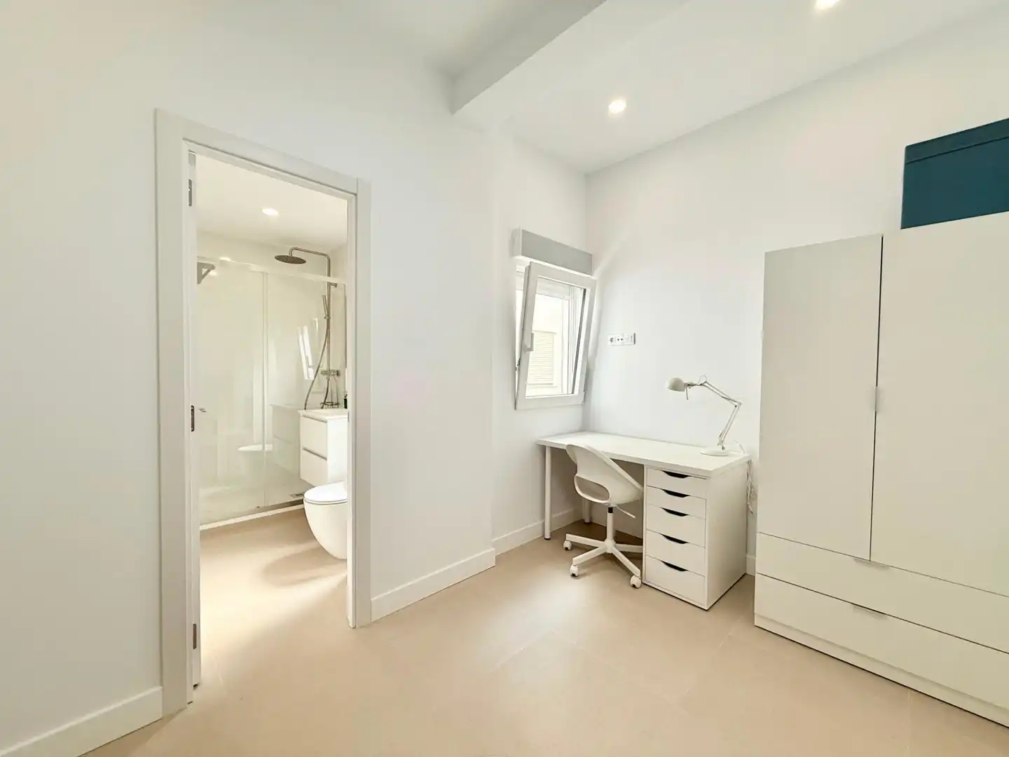 Badezimmer von Wohnung zur Miete in Valencia mit Klimaanlage, Heizung und Möbliert