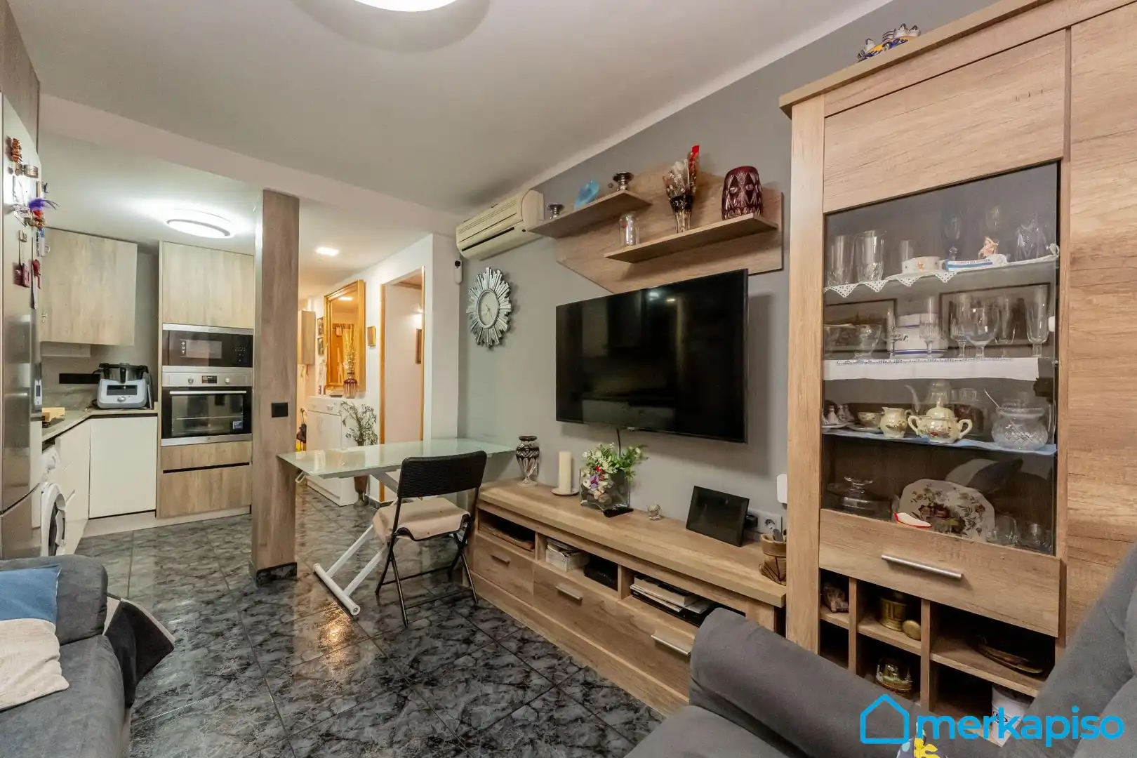 Sala d'estar de Pis en venda en L'Hospitalet de Llobregat amb Aire condicionat i Calefacció