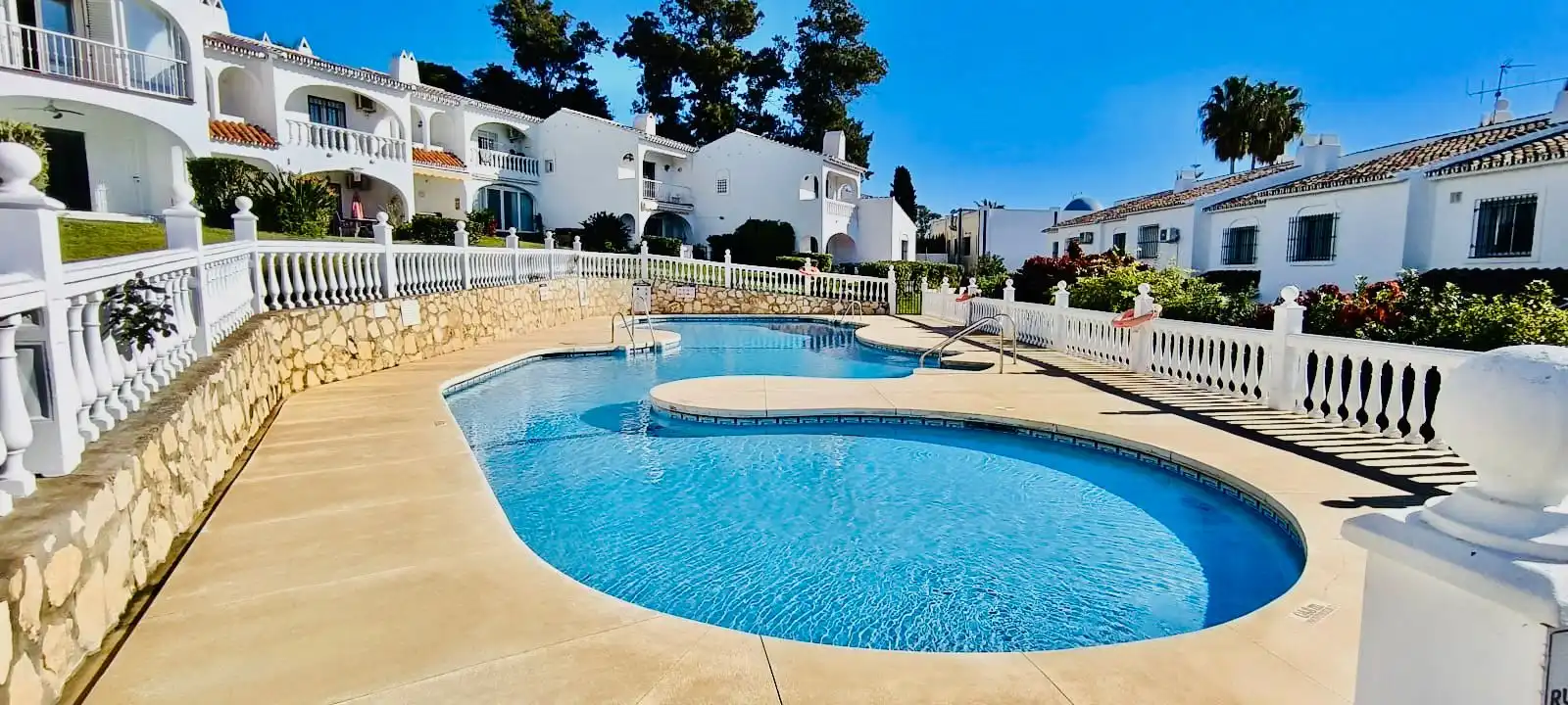 Swimming pool of Detached homes for sale in Mijas  with Air Conditioner, Private garden and Terrace