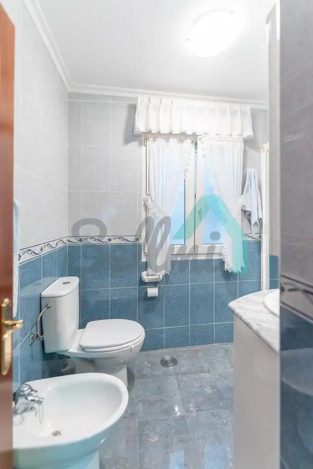 Bathroom of Flat for sale in Gijón   with Heating, Parquet flooring and Furnished