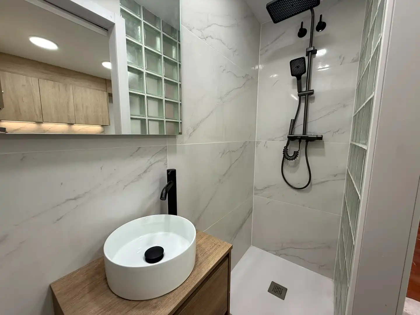 Bathroom of Flat for rent in Vinaròs  with Air Conditioner, Heating and Parquet flooring