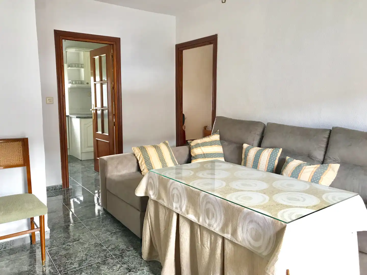 Living room of Flat for rent in Granada  with Air Conditioner, Furnished and Washing machine