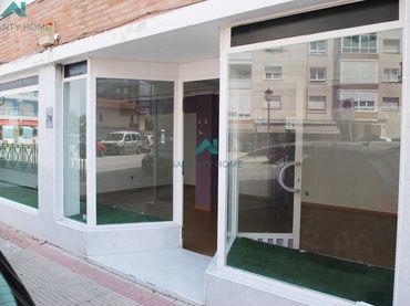 Locale commerciale in affitto a Calle Santander