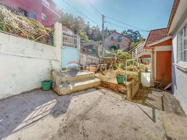Vista exterior de Casa o xalet en venda en Cangas  amb Calefacció, Jardí privat i Parquet