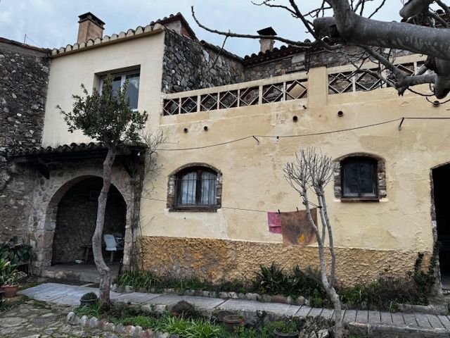 Vista exterior de Casa adosada en venda en Girona Capital amb Calefacció, Jardí privat i Forn