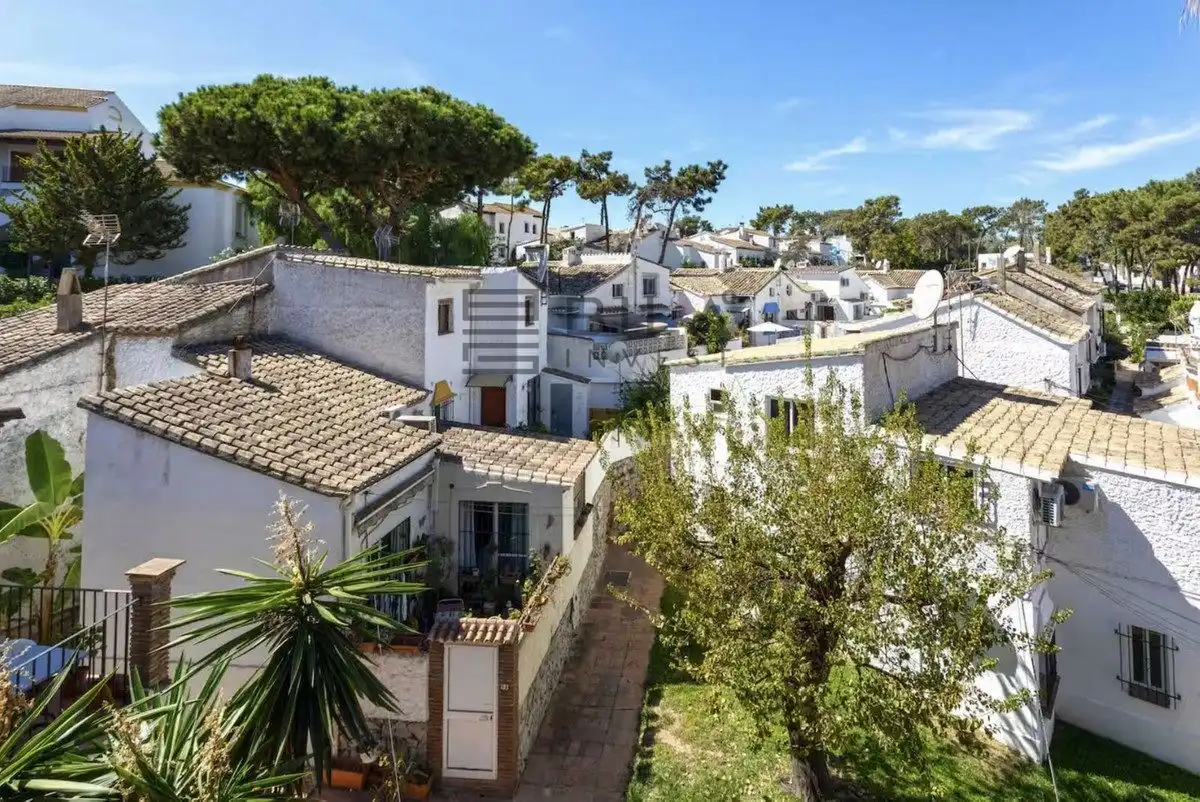 Vista exterior de Casa adosada en venta en Marbella con Aire acondicionado, Terraza y Trastero