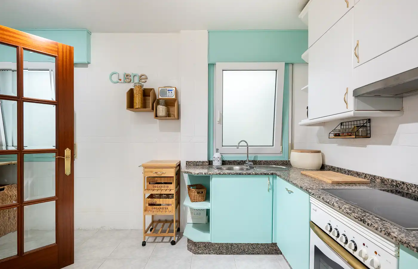 Küche von Maisonette zum Verkauf in A Coruña Capital  mit Parkett, Ofen und Waschmaschine