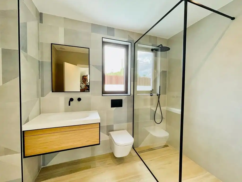 Bathroom of Houses for sale in Santa Eulària des Riu  with Air Conditioner, Heating and Private garden
