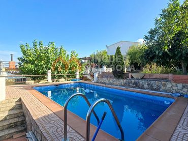 Casa amb piscina en venda a La Torre de Claramunt