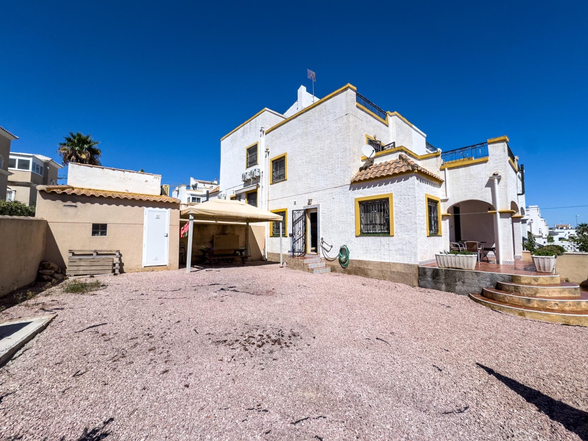 Exterior view of Single-family semi-detached for sale in Orihuela  with Air Conditioner, Private garden and Terrace