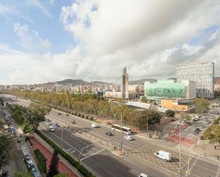 Vista exterior de Àtic en venda en  Barcelona Capital amb Aire condicionat, Terrassa i Piscina