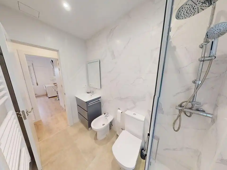 Bathroom of Flat for share in Centro