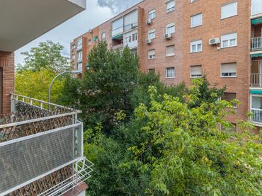 Apartament amb balcó en venda a 4 Calle de Antonia Ruiz Soro #PLANTA 2