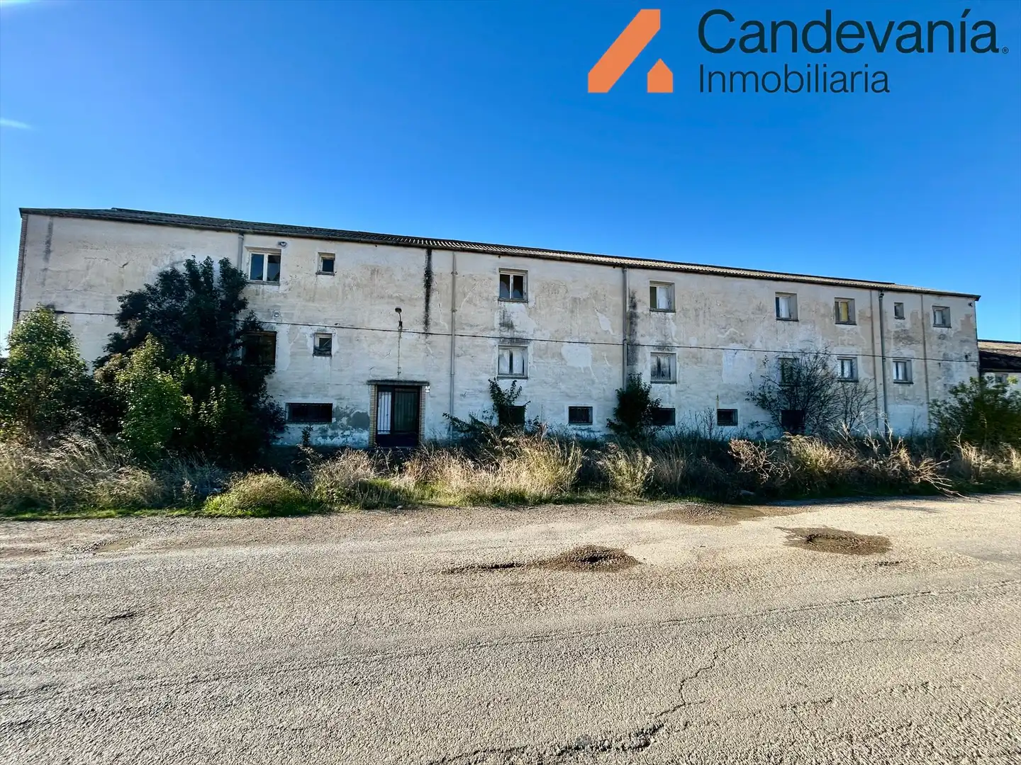 Vista exterior de Nave industrial en venta en Zuera