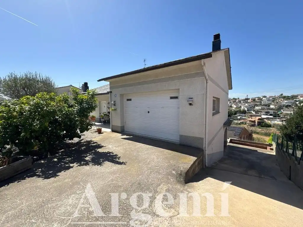 Vista exterior de Casa o xalet en venda en Lliçà d'Amunt amb Aire condicionat, Calefacció i Jardí privat