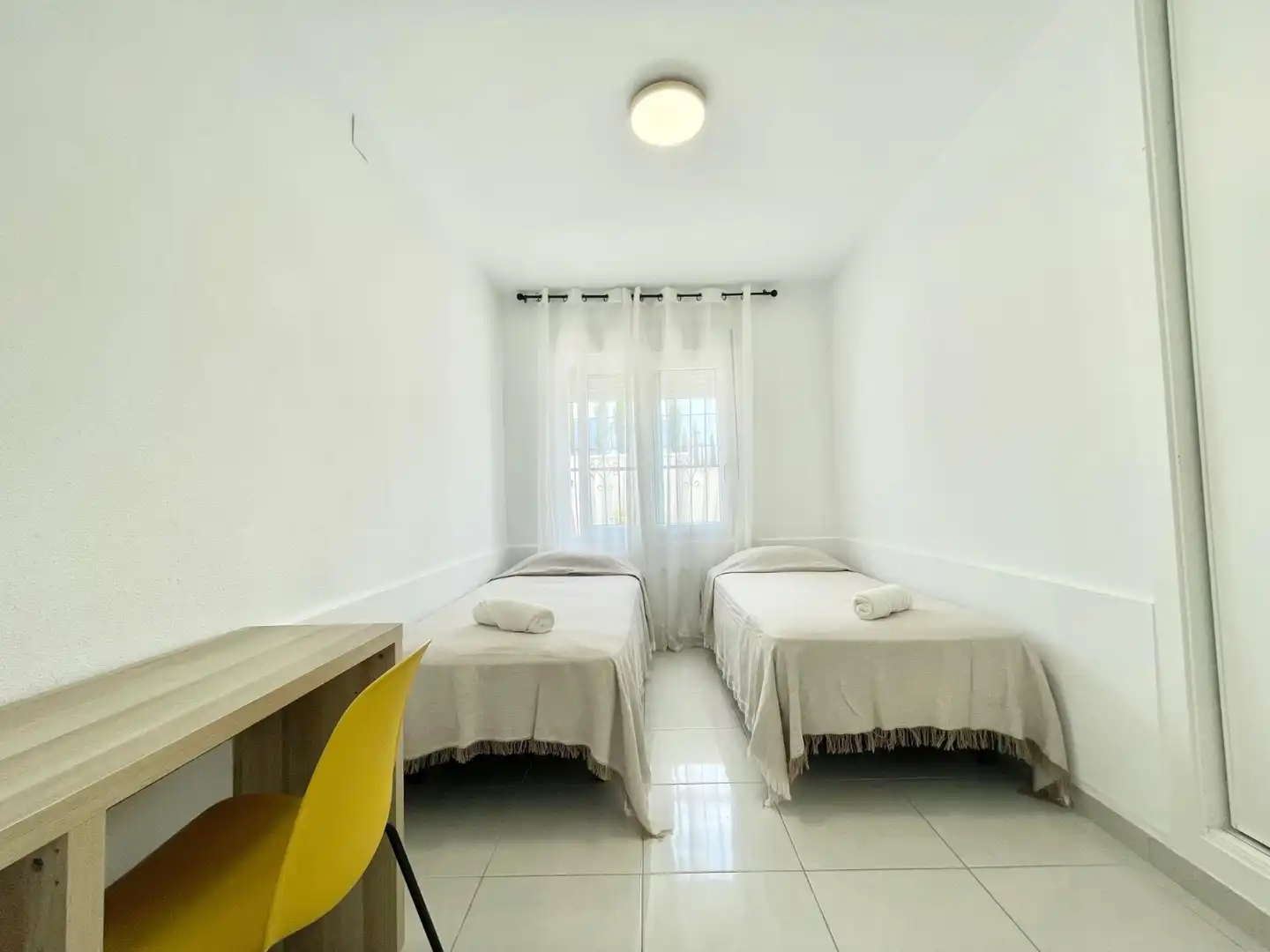 Dormitori de Apartament de lloguer en Torrevieja amb Aire condicionat, Calefacció i Terrassa