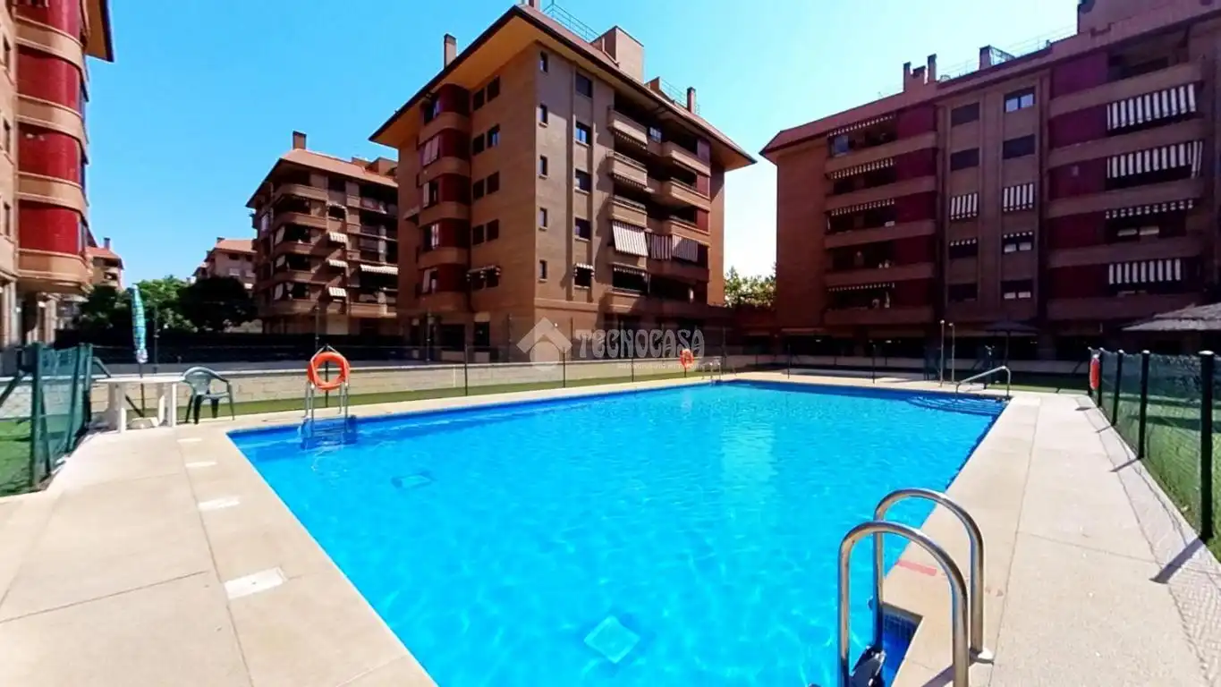 Swimming pool of Flat for sale in Alcalá de Henares  with Air Conditioner, Terrace and Storage room